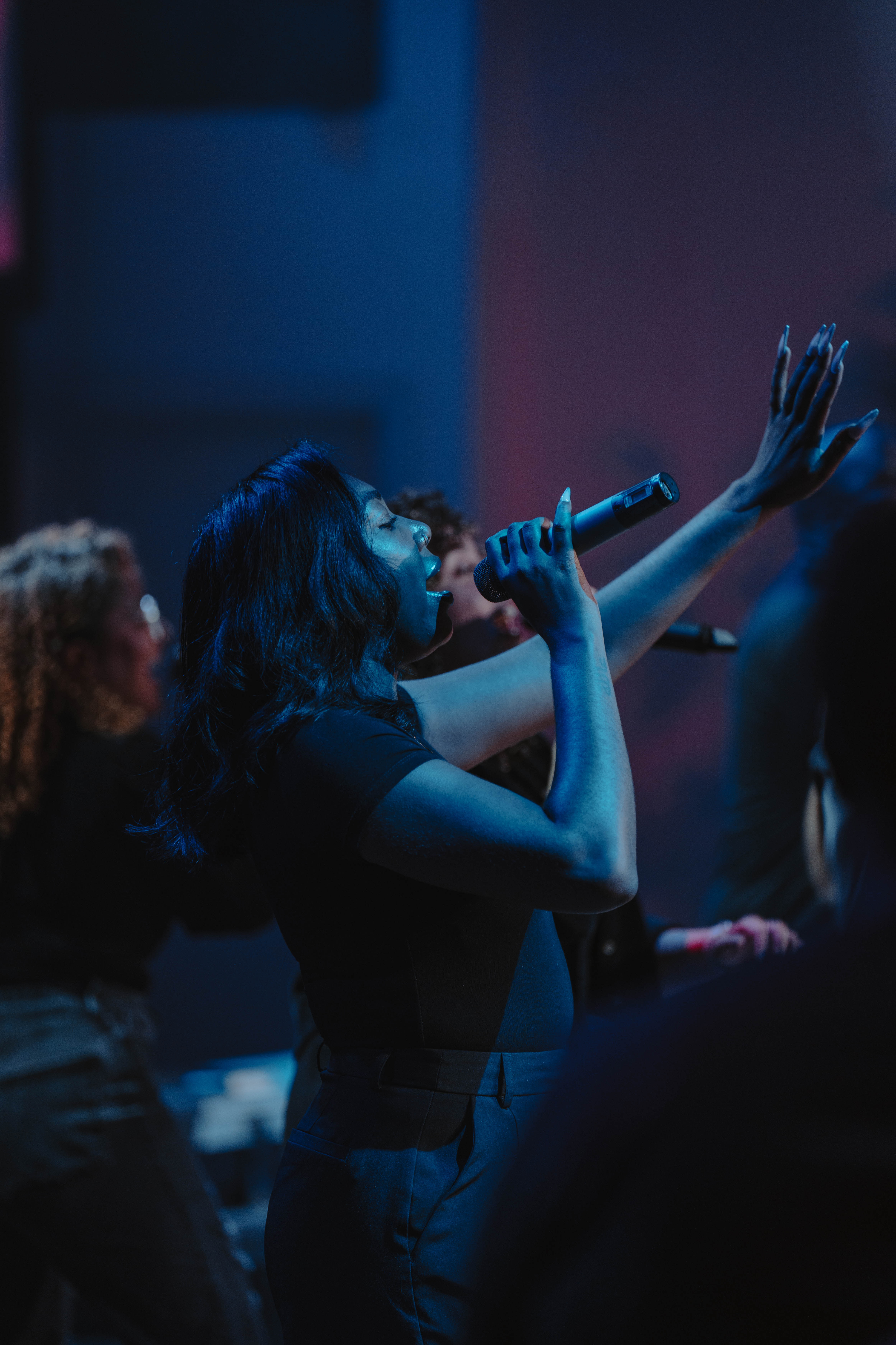 singer in worship